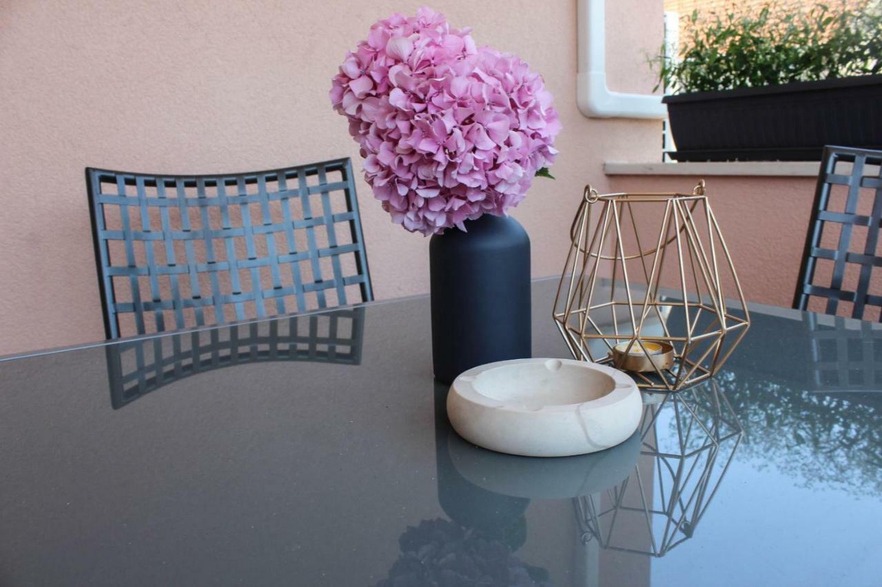 Studio Apartment Laura || Murter Exterior photo
