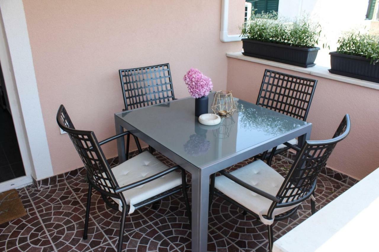 Studio Apartment Laura || Murter Exterior photo